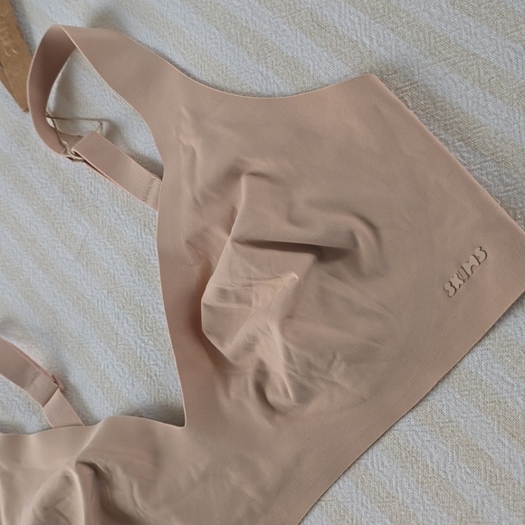 SKIMS Naked Plunge Bra Size:Small Mica - Picture 2 of 5